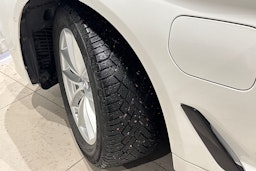 valkoinen BMW 530 2020 kuva 13.