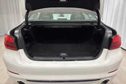 valkoinen BMW 530 2020 kuva 15.