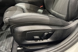 valkoinen BMW 530 2020 kuva 18.