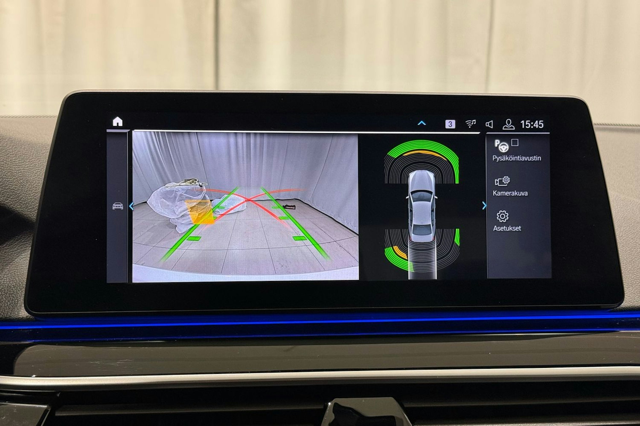 valkoinen BMW 530 2020 kuva 21.
