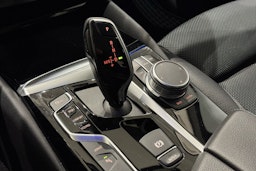 valkoinen BMW 530 2020 kuva 27.