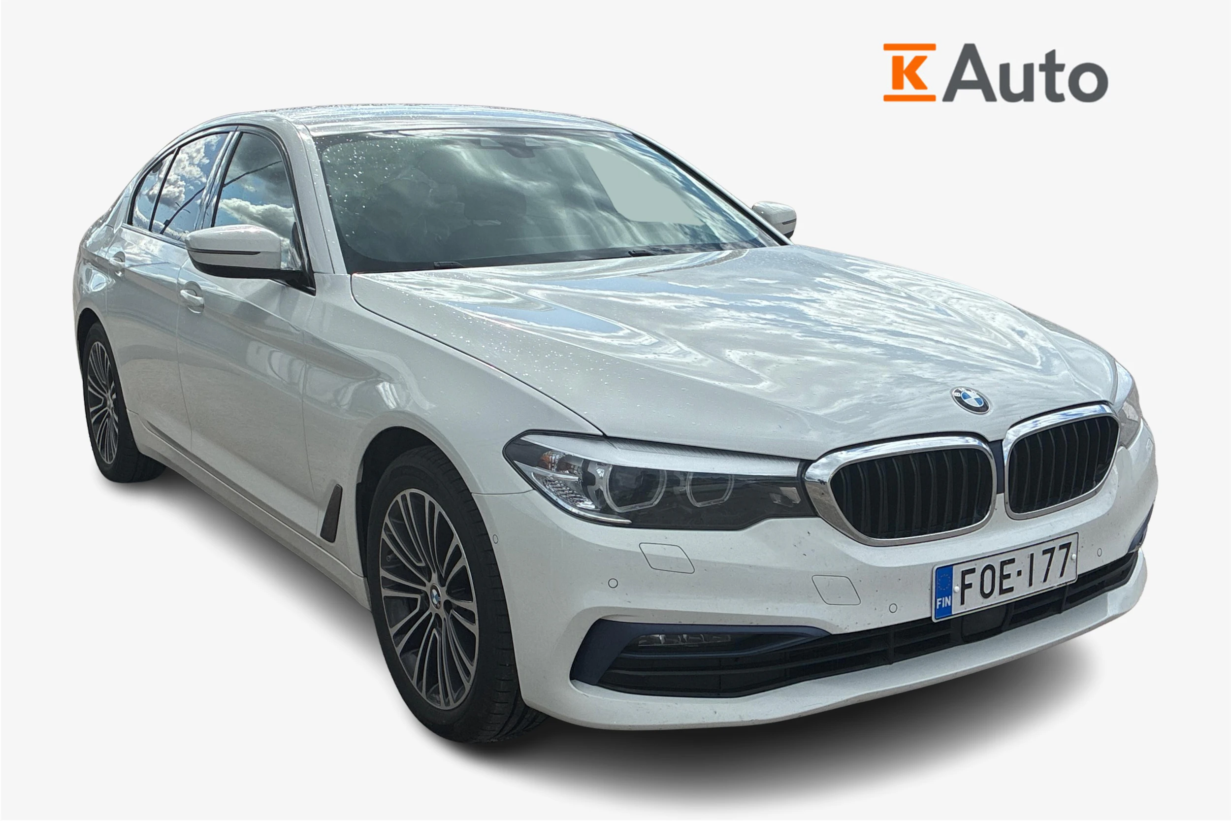 Valkoinen BMW 530 2020 kuva 1.