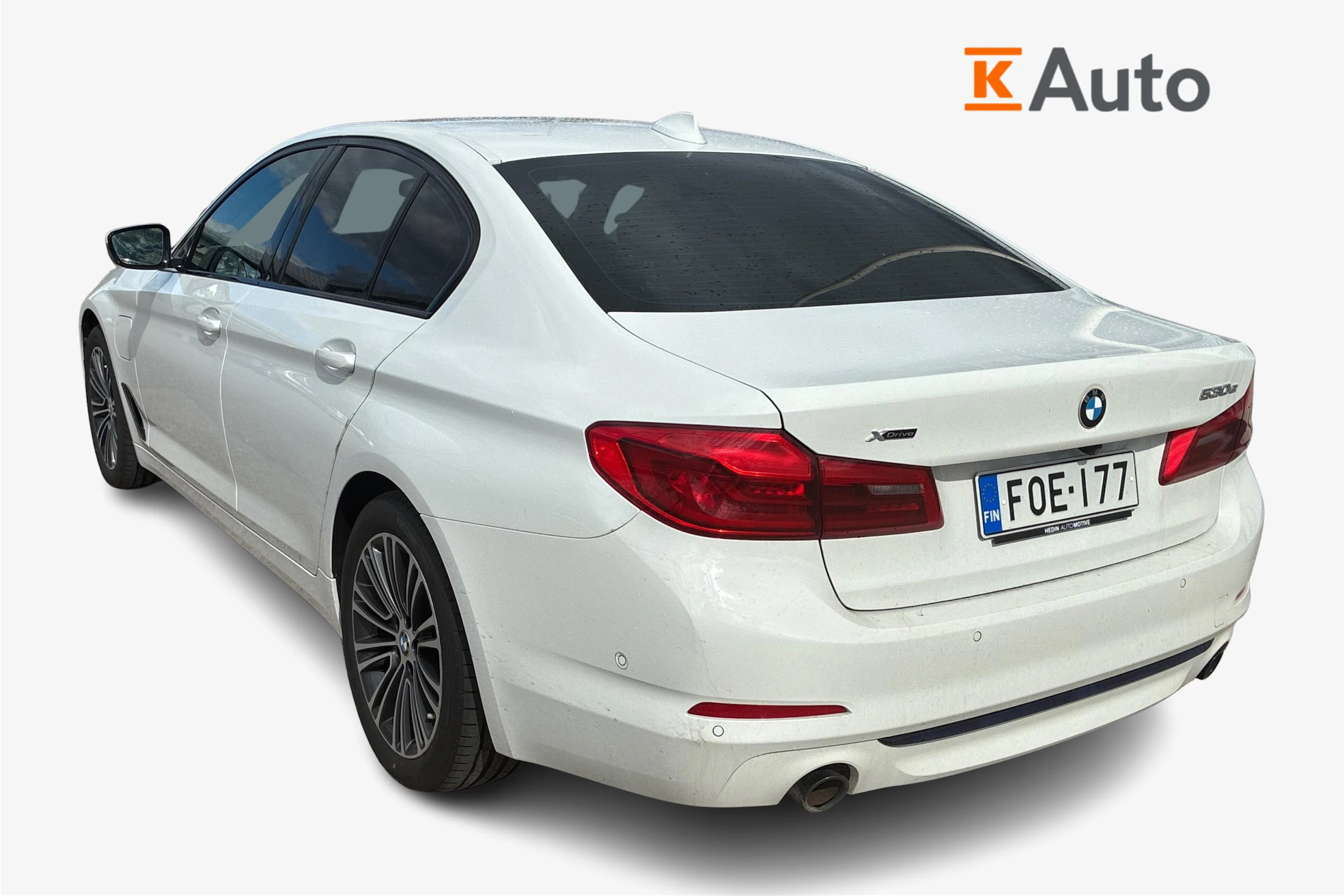 Valkoinen BMW 530 2020 kuva 2.