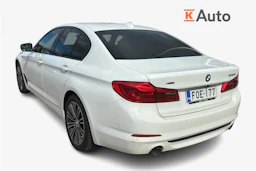Valkoinen BMW 530 2020 kuva 2.