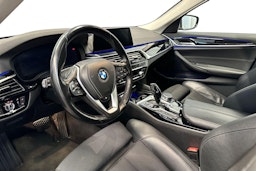 harmaa BMW 530 2020 kuva 7.