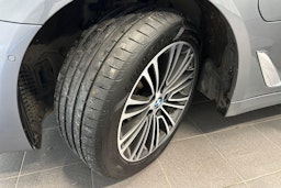 harmaa BMW 530 2020 kuva 11.