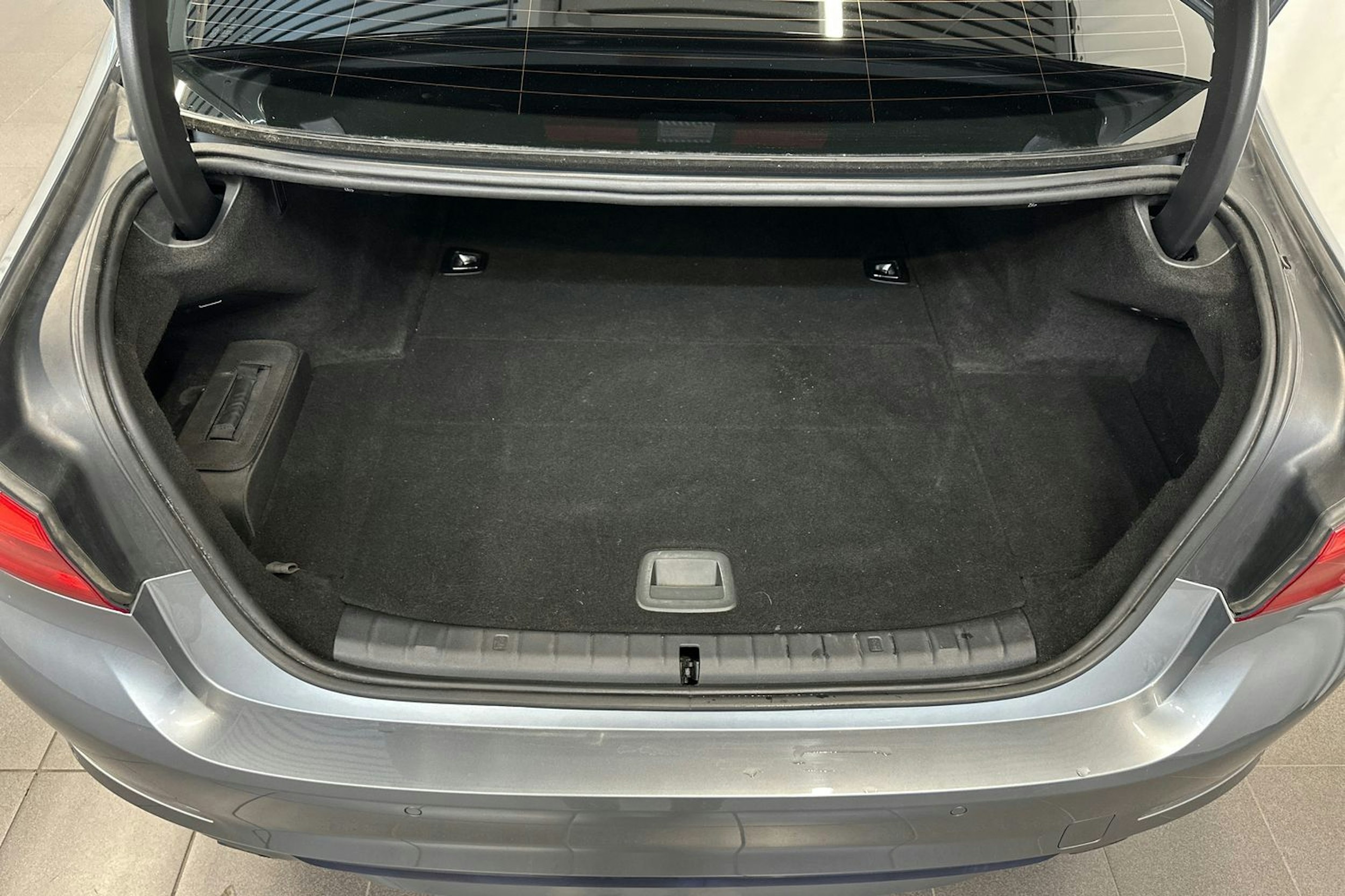 harmaa BMW 530 2020 kuva 14.