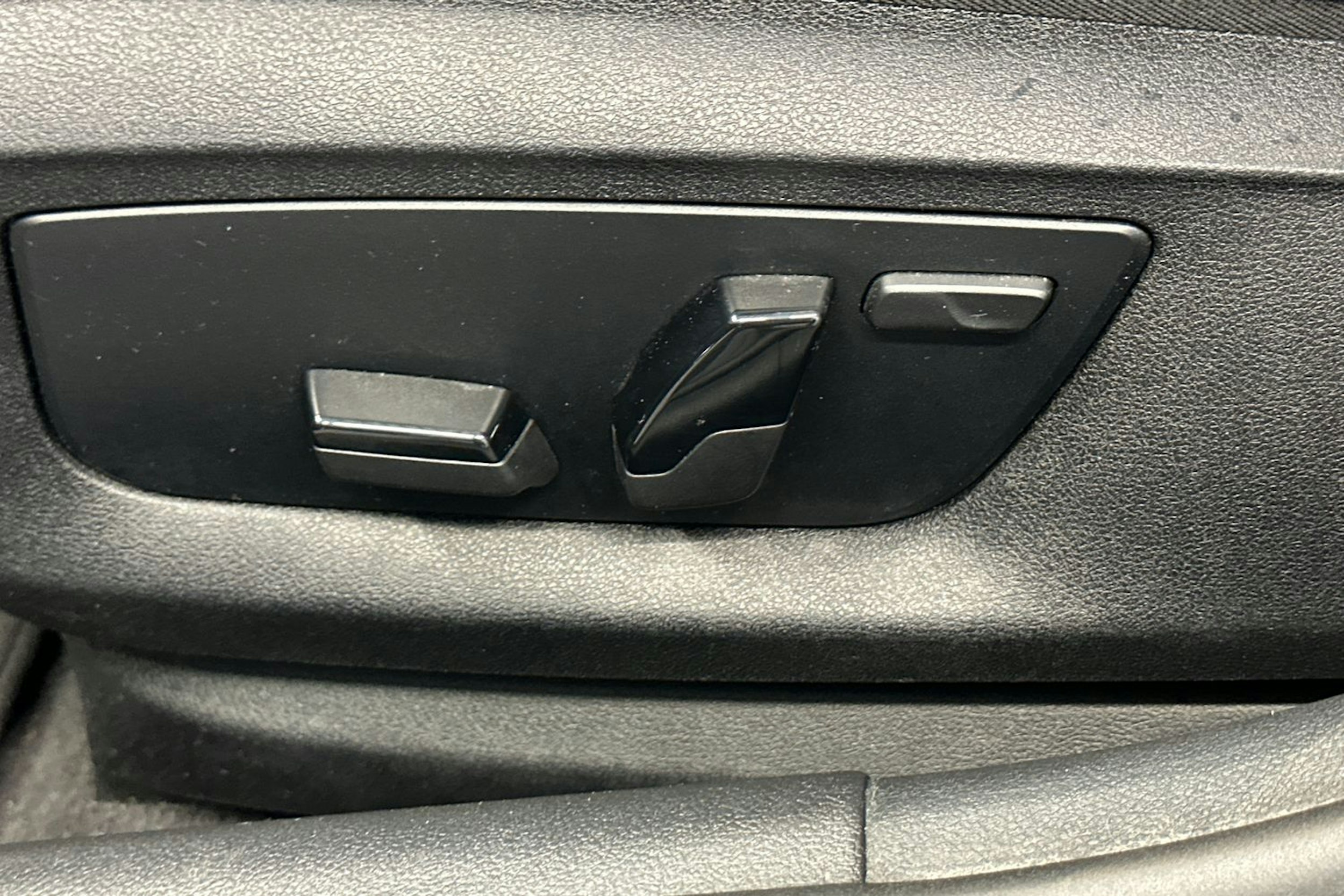 harmaa BMW 530 2020 kuva 26.