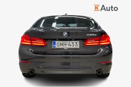 Harmaa BMW 530 2020 kuva 3.