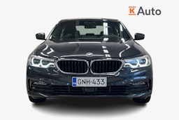 Harmaa BMW 530 2020 kuva 4.