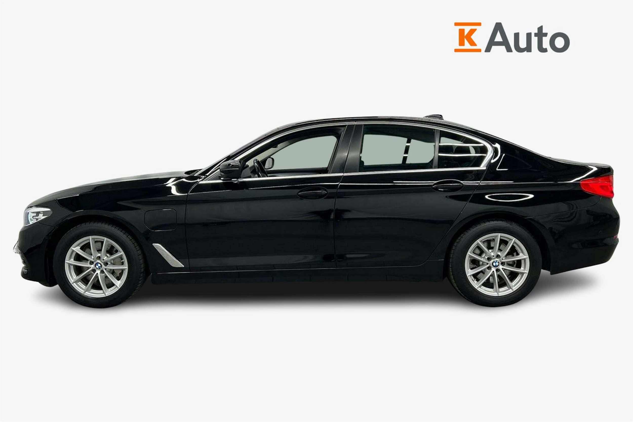 musta BMW 530 2020 kuva 6.