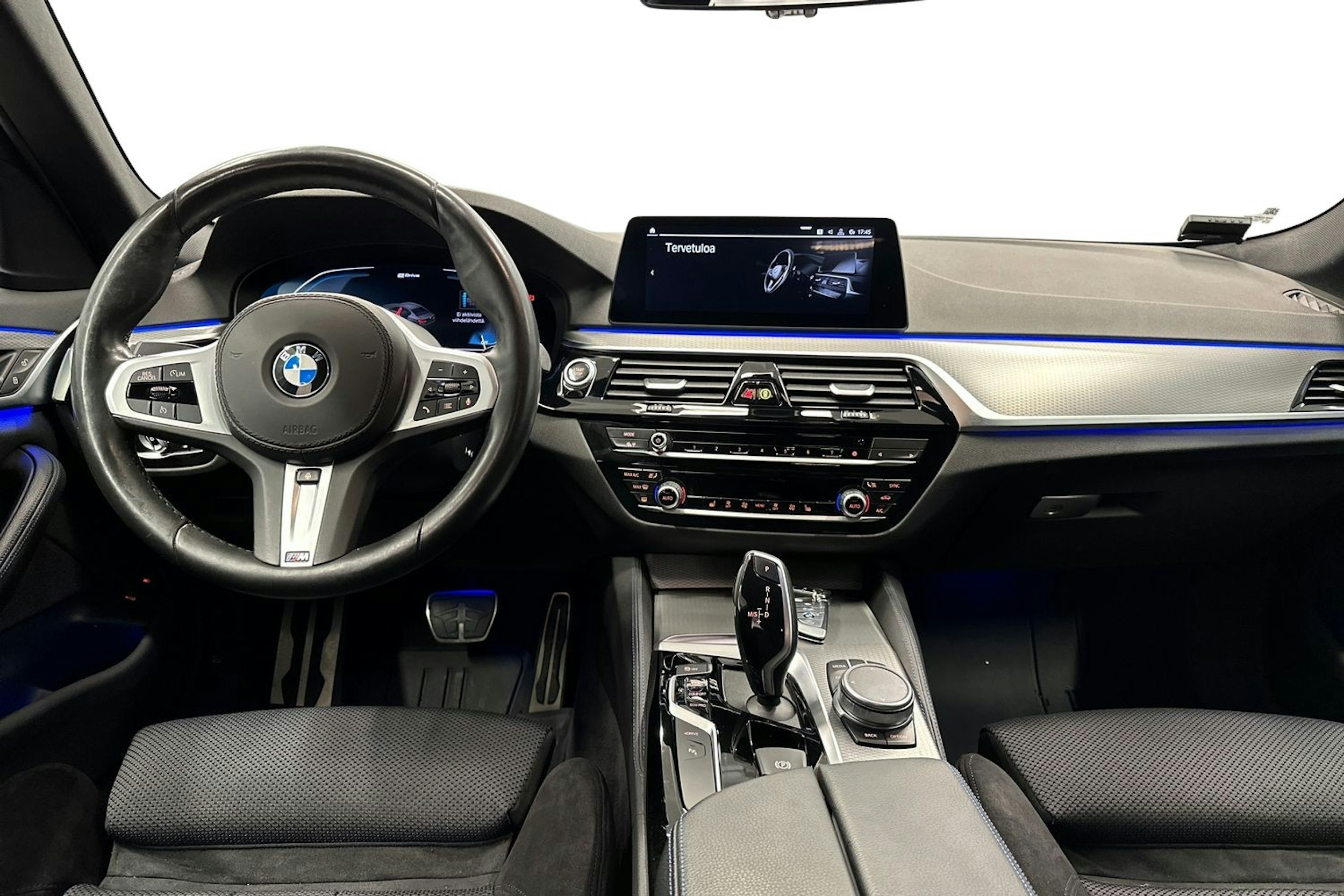 sininen BMW 530 2020 kuva 9.