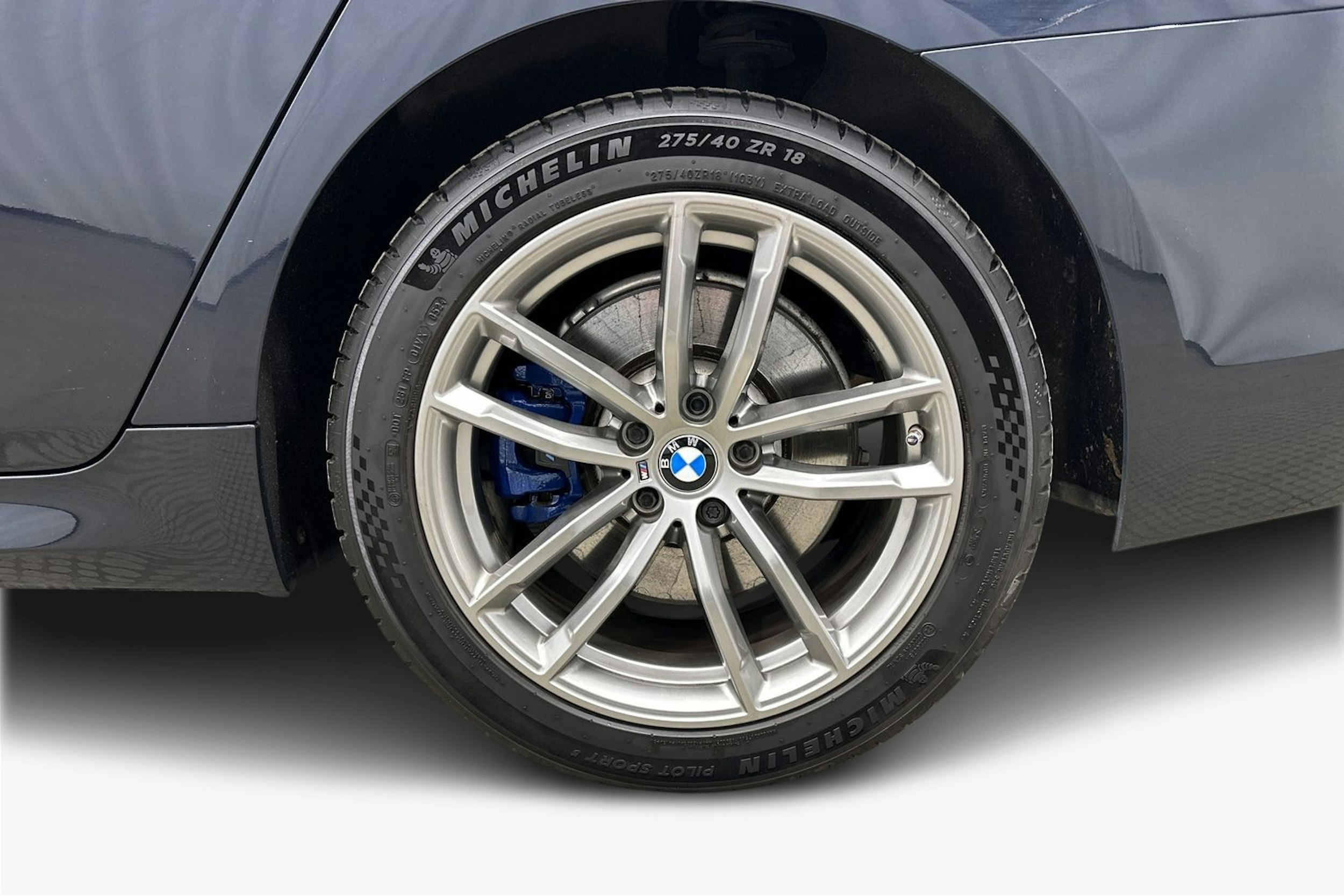 sininen BMW 530 2020 kuva 11.