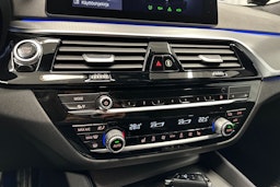 sininen BMW 530 2020 kuva 21.