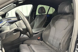 sininen BMW 530 2020 kuva 24.