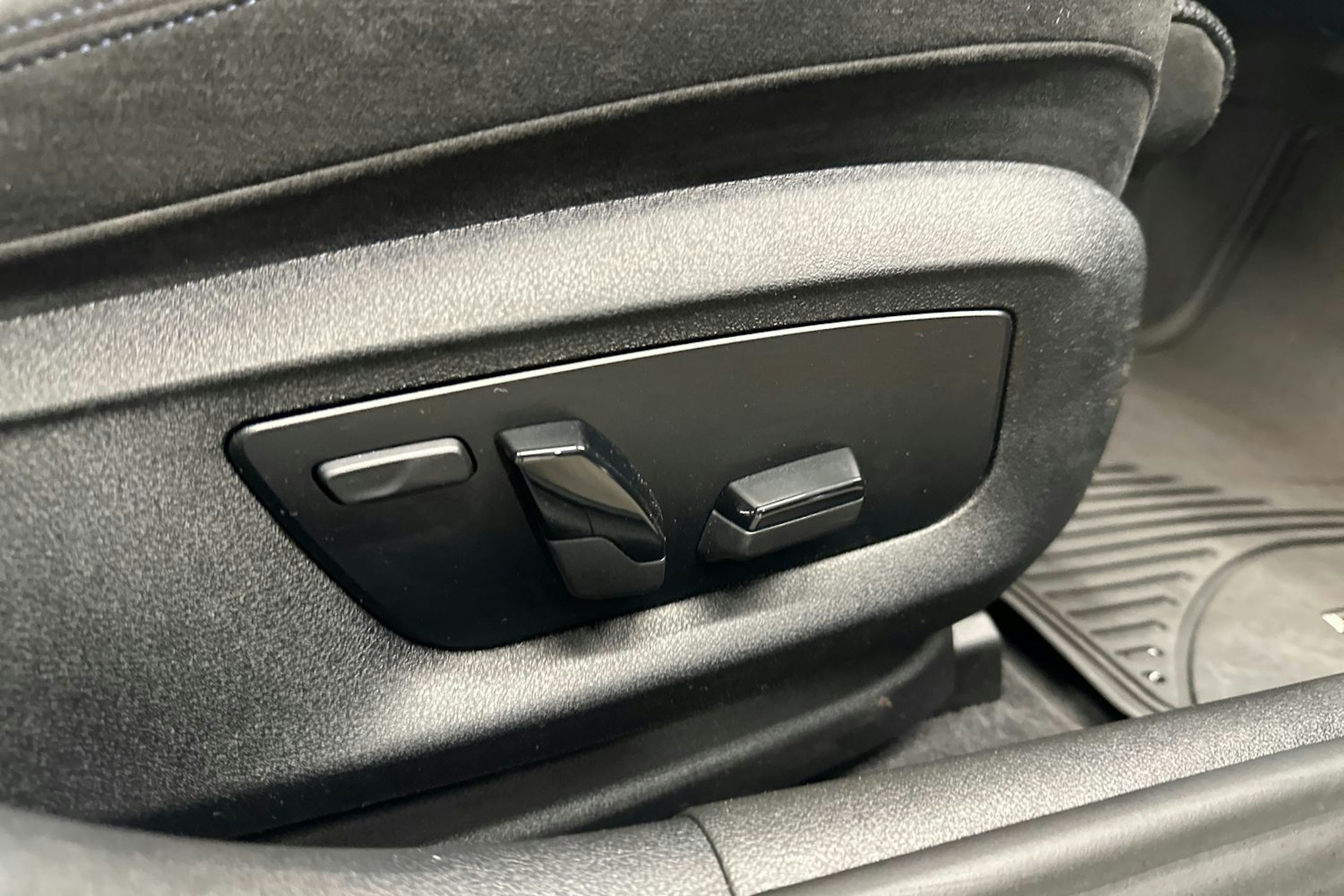 sininen BMW 530 2020 kuva 26.