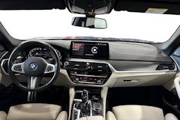 sininen BMW 530 2020 kuva 9.