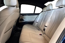 sininen BMW 530 2020 kuva 10.