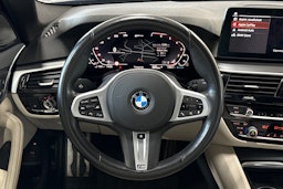 sininen BMW 530 2020 kuva 14.