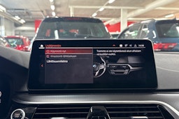sininen BMW 530 2020 kuva 21.