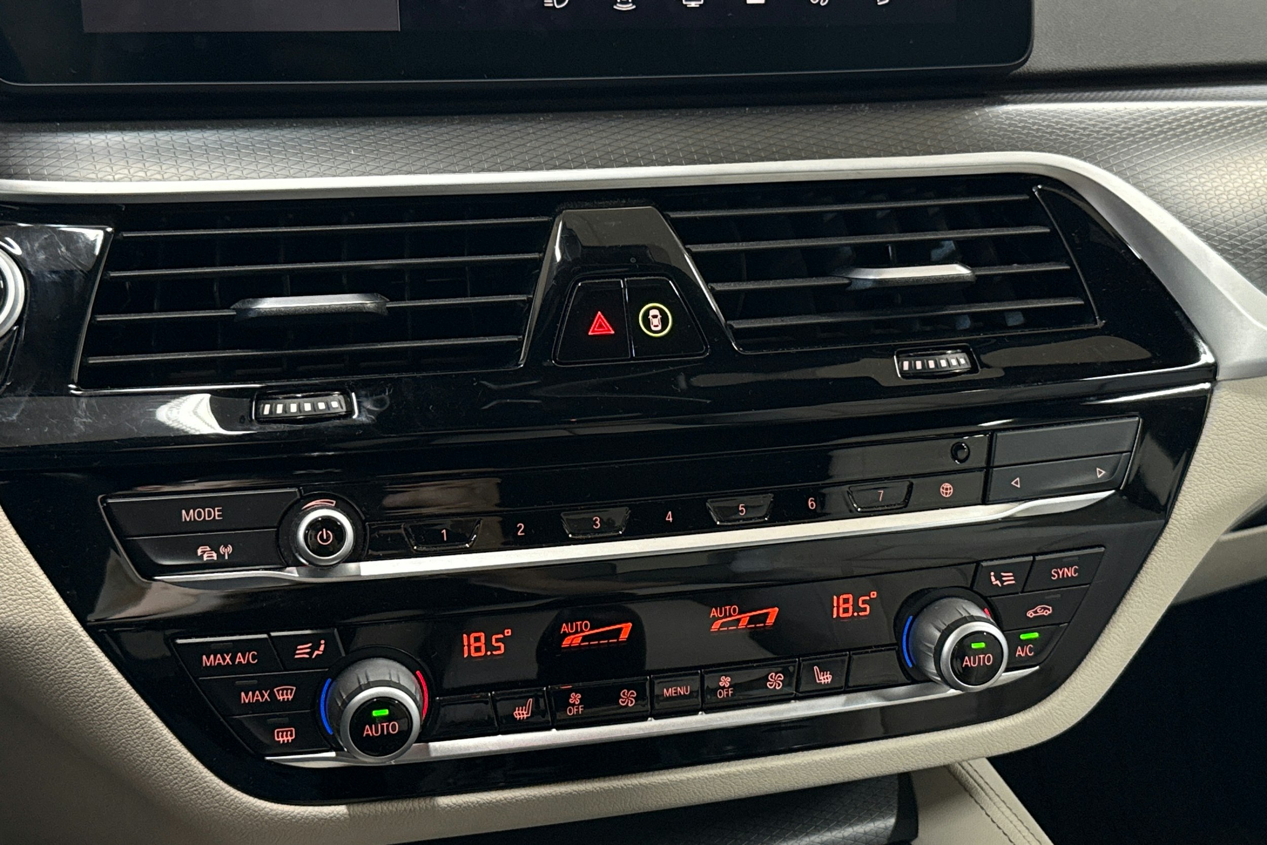 sininen BMW 530 2020 kuva 23.
