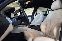 sininen BMW 530 2020 kuva 26.