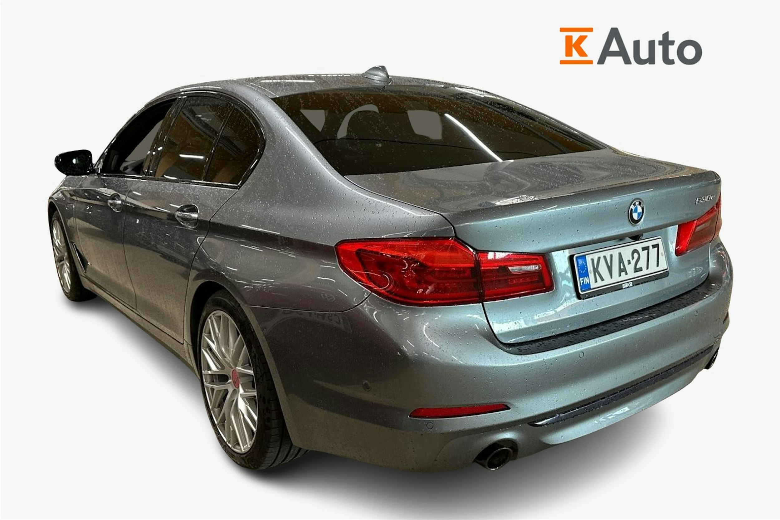 sininen BMW 530 2020 kuva 2.