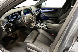 sininen BMW 530 2020 kuva 3.