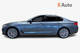 sininen BMW 530 2020 kuva 6.