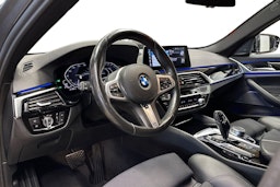 sininen BMW 530 2020 kuva 7.