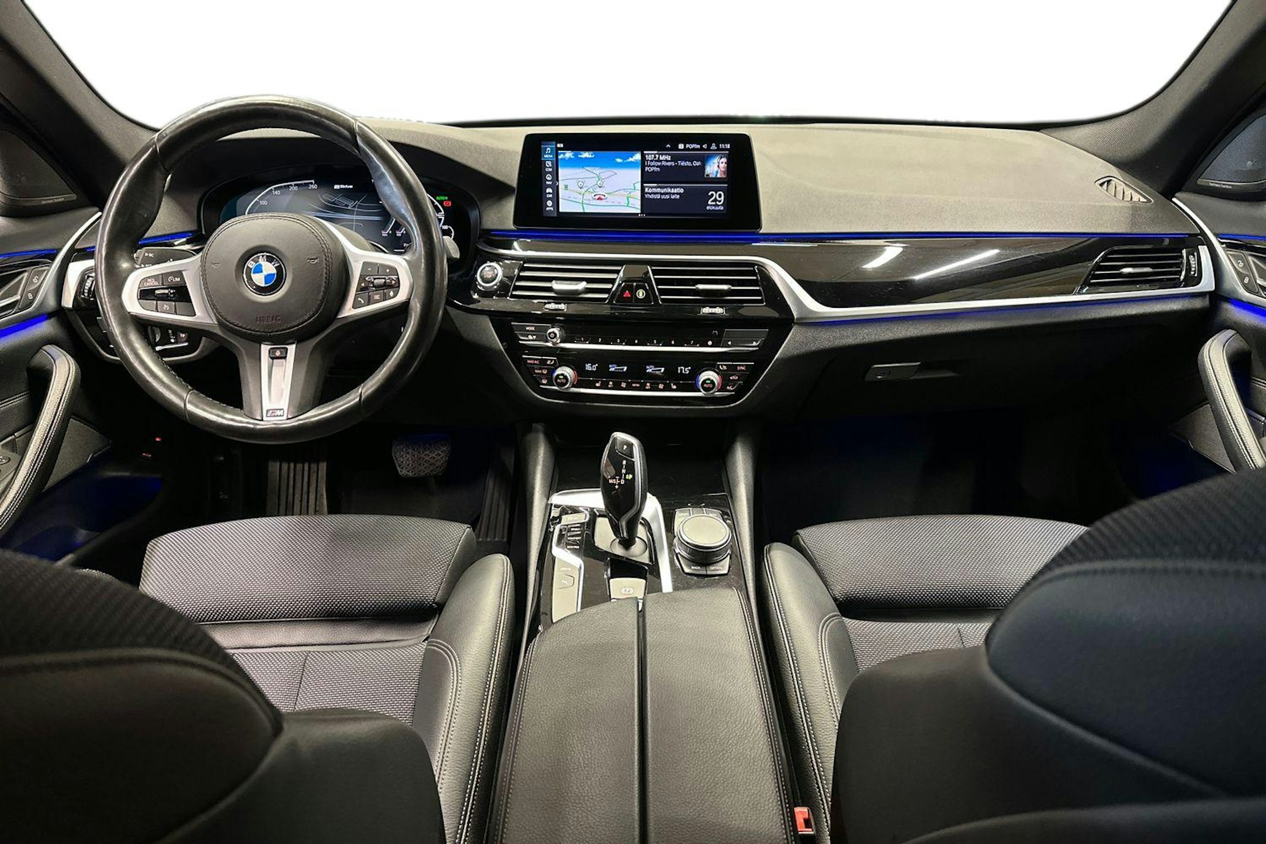 sininen BMW 530 2020 kuva 9.