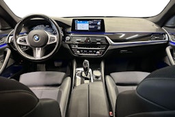 sininen BMW 530 2020 kuva 9.