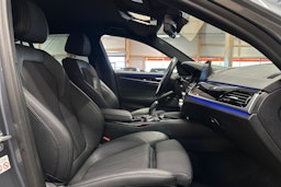 sininen BMW 530 2020 kuva 15.