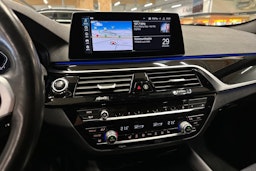 sininen BMW 530 2020 kuva 22.