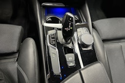 sininen BMW 530 2020 kuva 23.