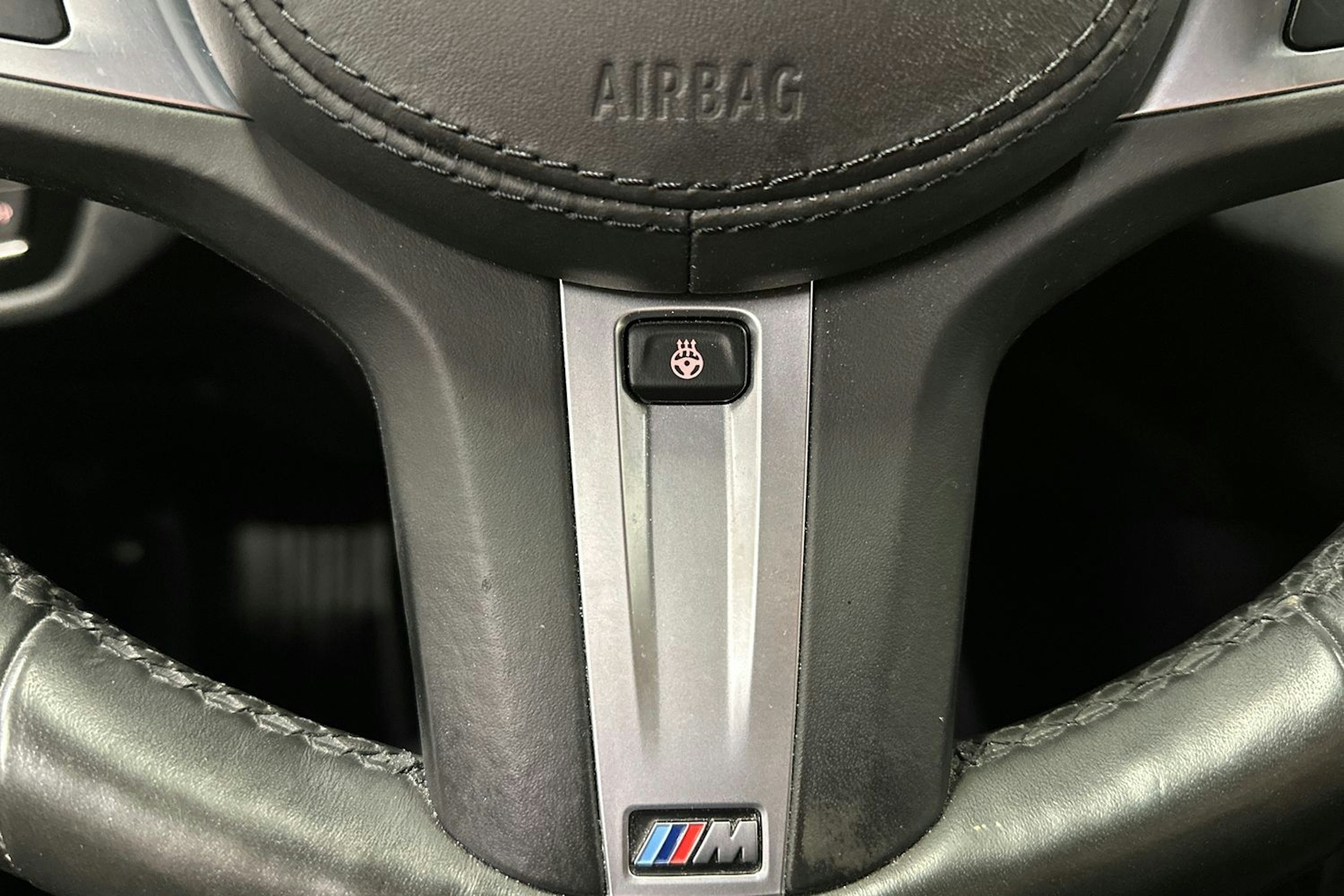 sininen BMW 530 2020 kuva 28.