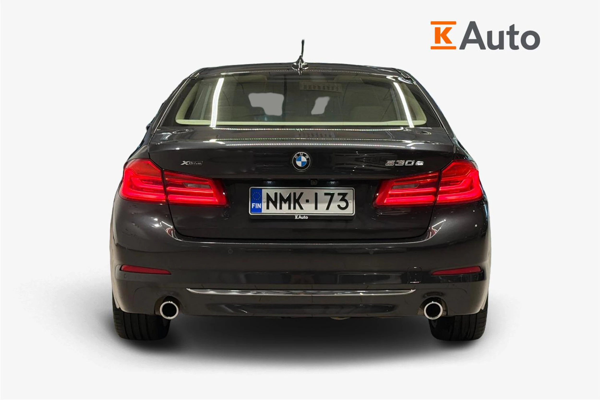 musta BMW 530 2020 kuva 5.