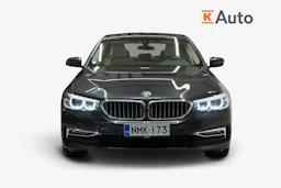 musta BMW 530 2020 kuva 7.