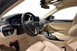 musta BMW 530 2020 kuva 11.