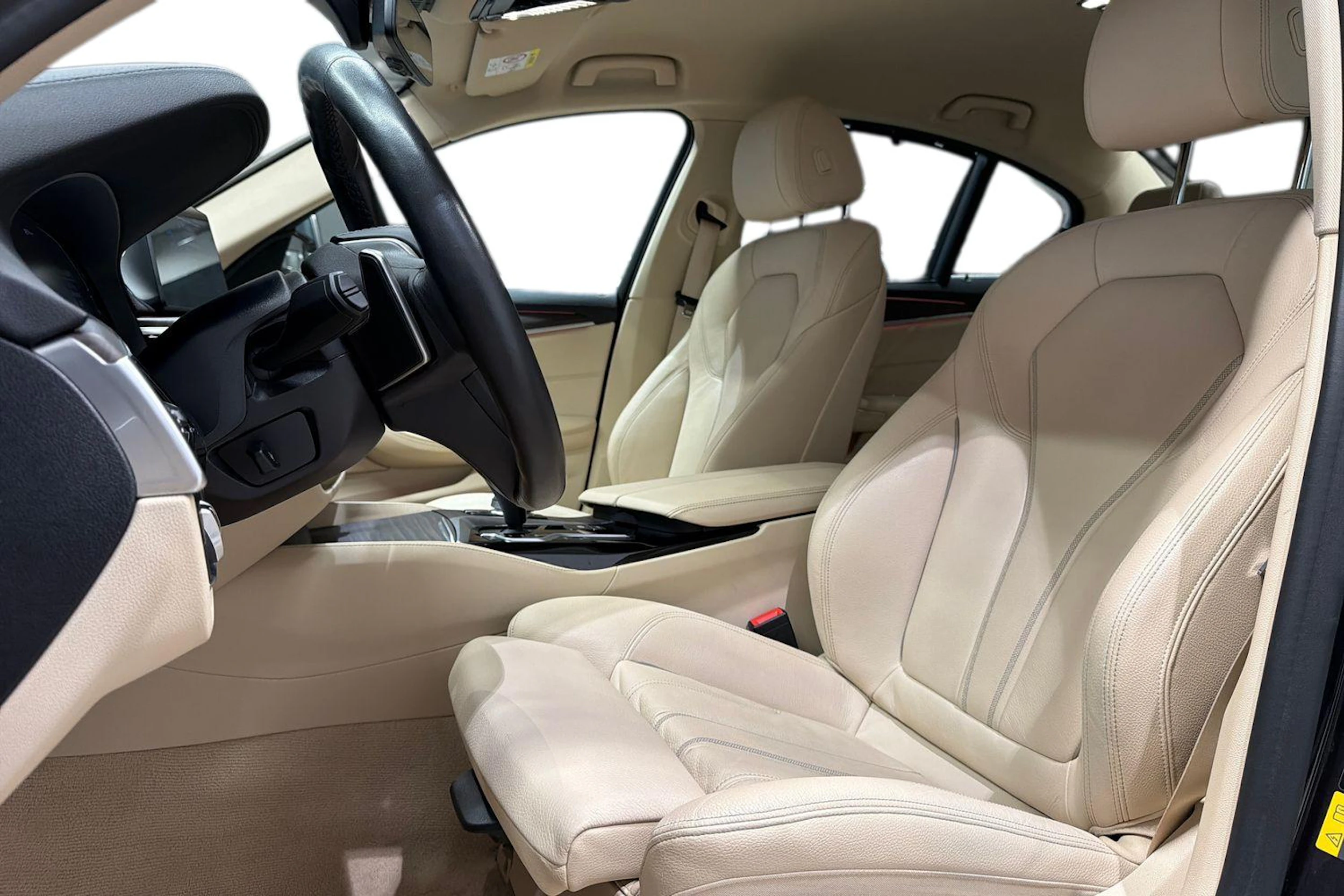 musta BMW 530 2020 kuva 15.
