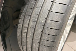 musta BMW 530 2020 kuva 17.