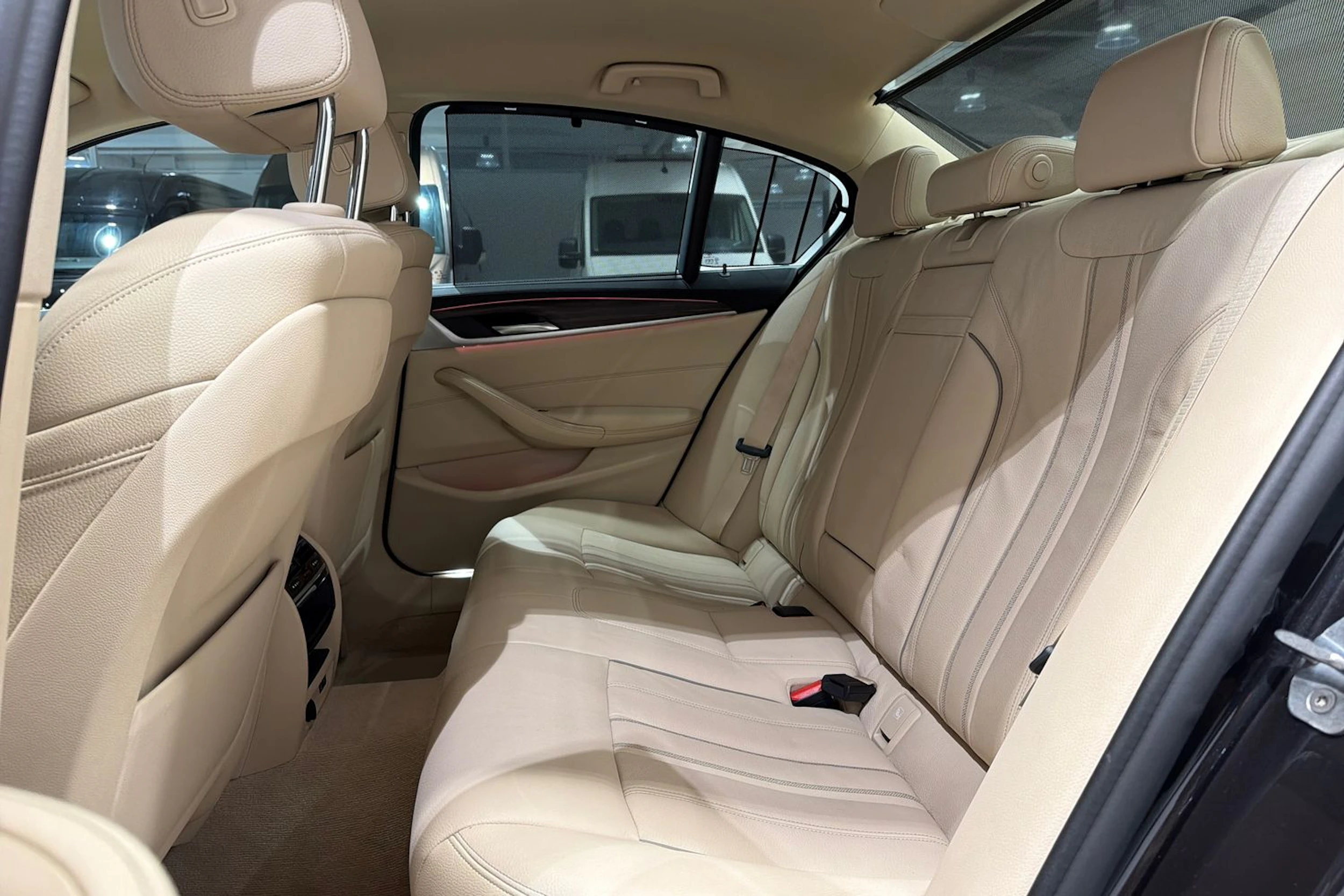 musta BMW 530 2020 kuva 19.