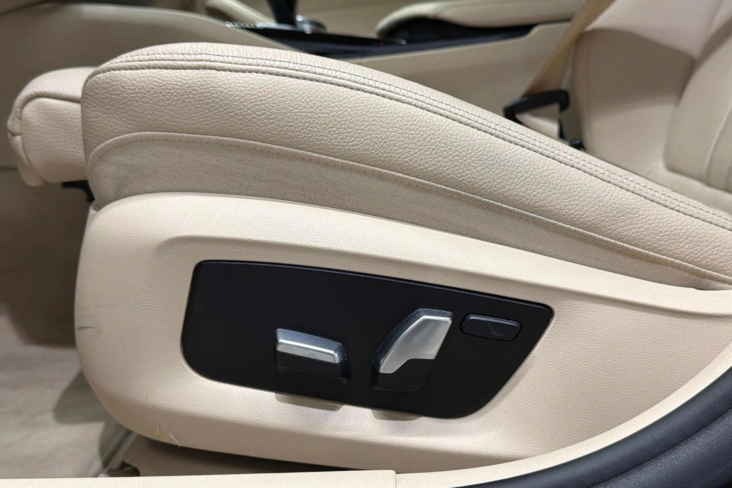 musta BMW 530 2020 kuva 28.