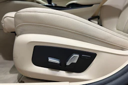 musta BMW 530 2020 kuva 28.