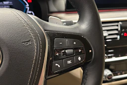 musta BMW 530 2020 kuva 33.