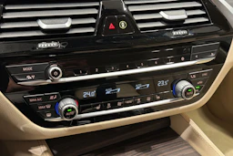 musta BMW 530 2020 kuva 43.
