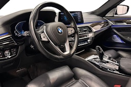 sininen BMW 530 2020 kuva 6.