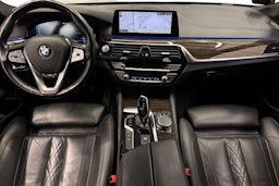 sininen BMW 530 2020 kuva 7.