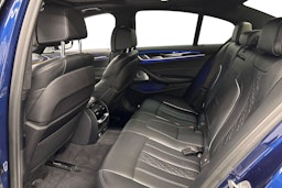 sininen BMW 530 2020 kuva 8.