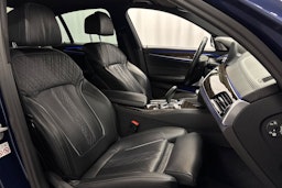 sininen BMW 530 2020 kuva 12.